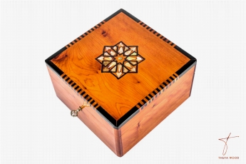 Thuya Wood Superbe boîte en thuya avec cerclage du couvercle en ébène