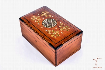 Thuya Wood Boîte en thuya incrustée de nacre et du citronnier avec cerclage du couvercle en ébène 
