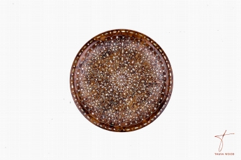 Thuya Wood Magnifique plat rond décoratif en thuya avec motif en métal argenté, et incrusté de la nacre 