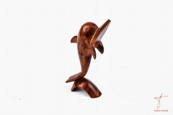 Statuette Dauphin en bois de thuya