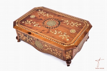 Luxurious Solid Thuya Wood Chest