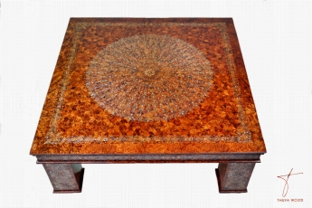 Thuya Wood Table Éclat de Lune en Nacre