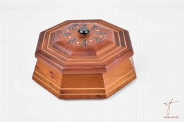 Boîte artisanale décorative de forme octogonale 