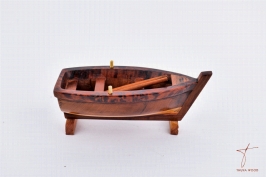 Maquette de bateau de pêche avec motifs naturels en thuya 