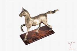 Sculpture cheval au trot en métal 