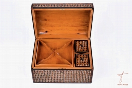 Royal and Vintage Luxury Jewelry Box in Thuya Wood with Ebony and Mother-of-Pearl Inlays